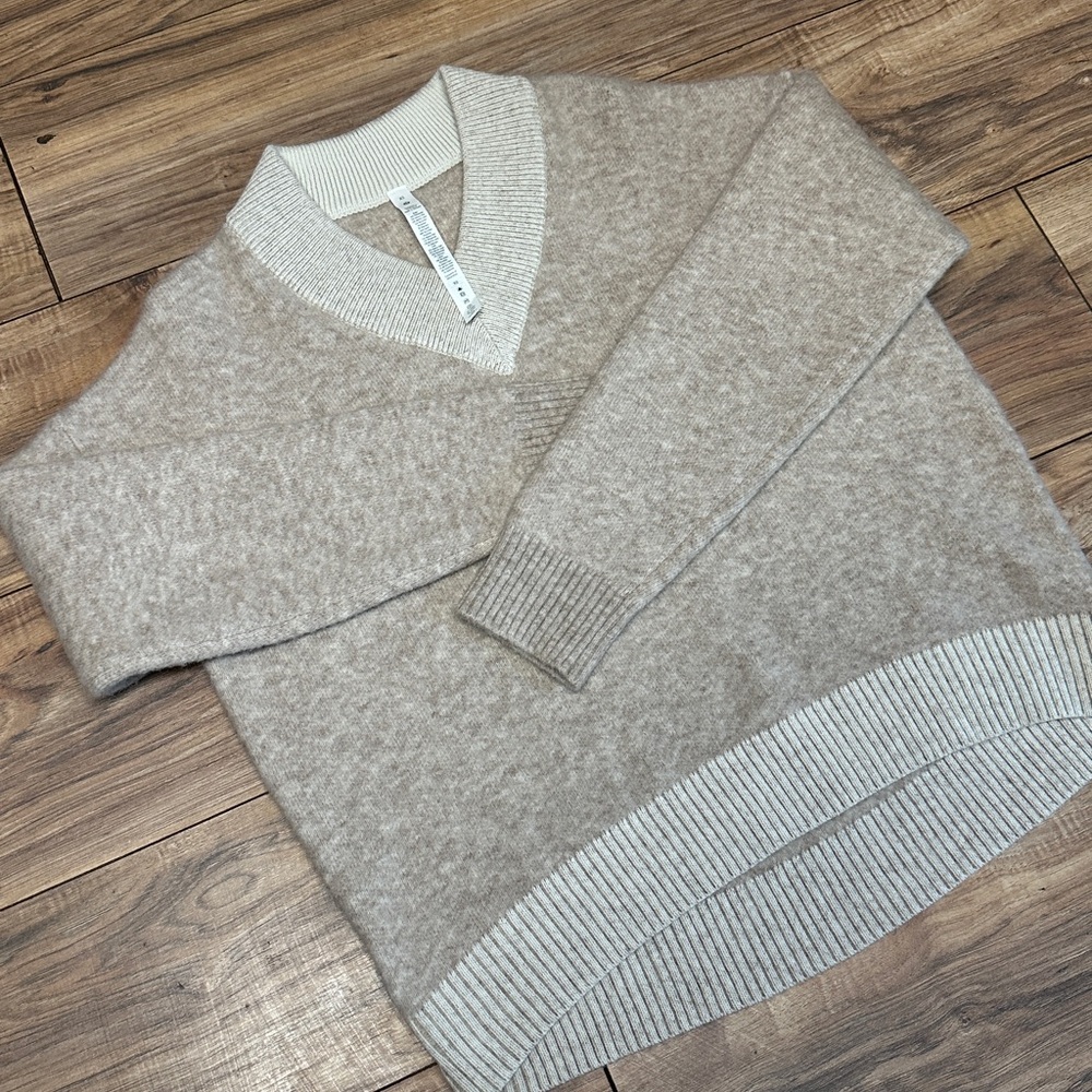 NWOT Beige V-Neck Lululemon alpaca & Moreno Wool blend knit Sweater. Size XS. - Picture 5 of 8